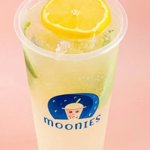 Iced Moonies lemon and lime drink with a fresh citrus slice